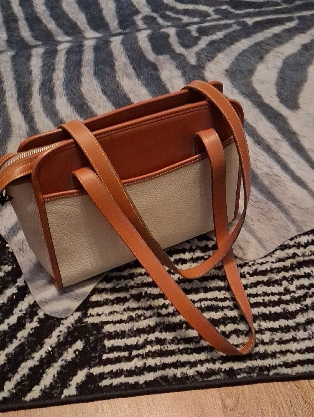 Exceptional Vintage AWL  Dooney & Bourke  Leather Satchel / Shoulder Bag ( GEM ) - Picture 2 of 15
